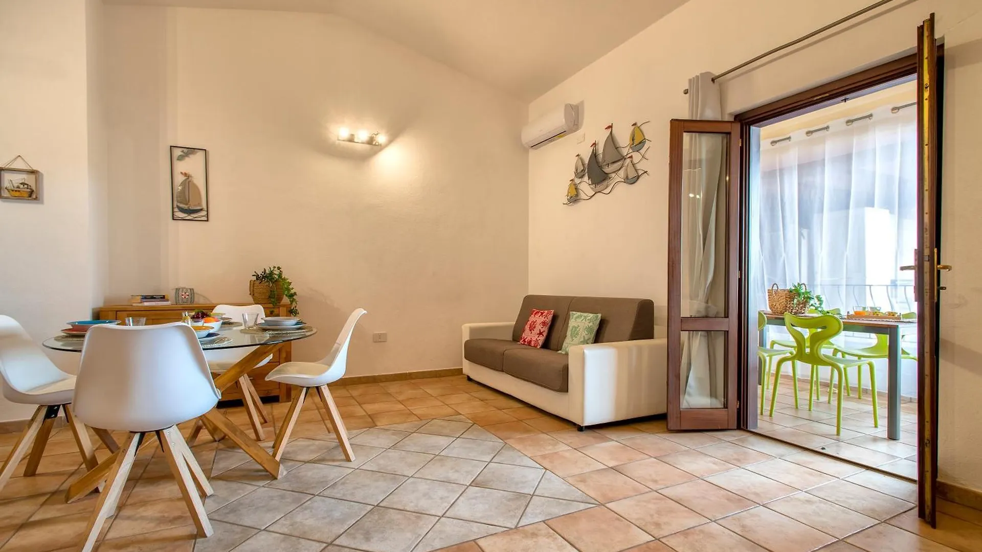 Suite House San Teodoro Center Apartment